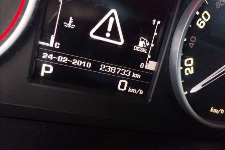 Used Land Rover Discovery 2013 3.0 SDV6 HSE Diesel Edition Odometer Close Up