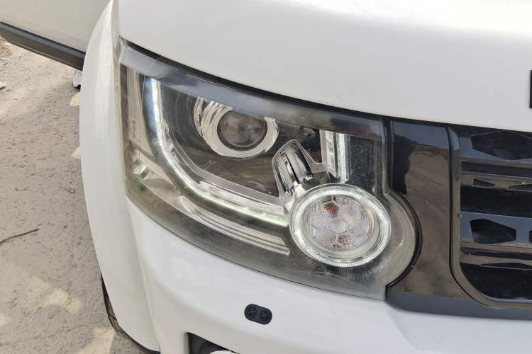 Used Land Rover Discovery 2013 3.0 SDV6 HSE Diesel Edition Right Front Headlight