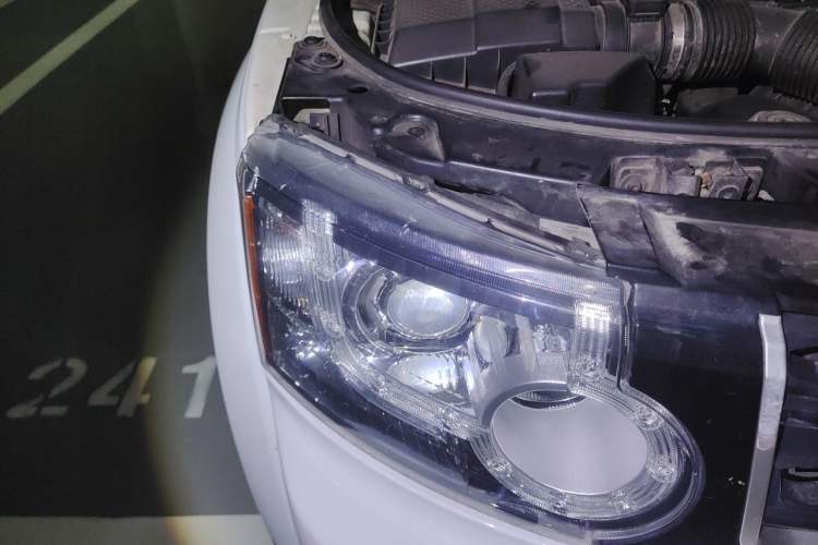 Used Land Rover Discovery  Right Front Headlight