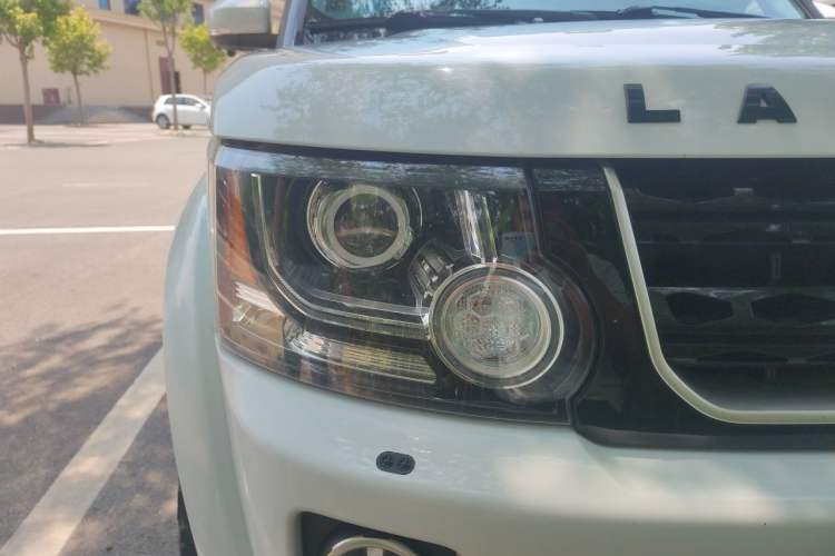 Used Land Rover Discovery  Right Front Headlight