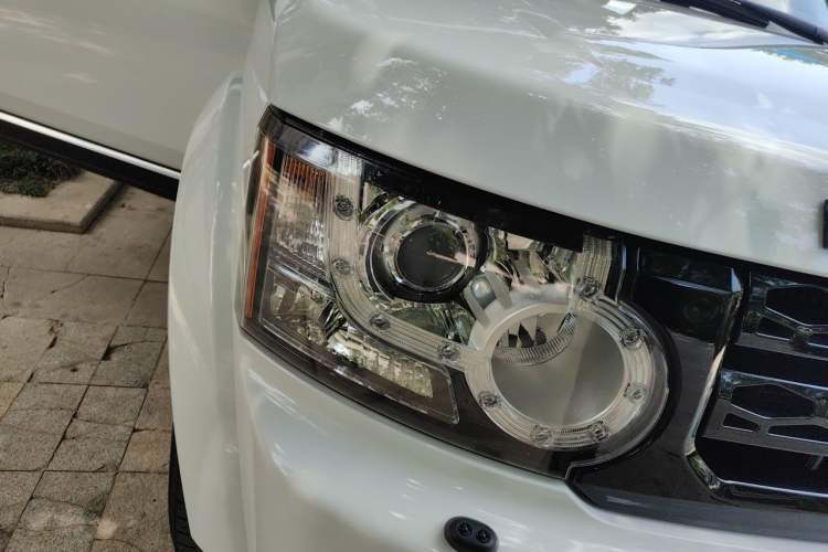 Used Land Rover Discovery 2013 3.0 SDV6 HSE Diesel Edition Right Front Headlight