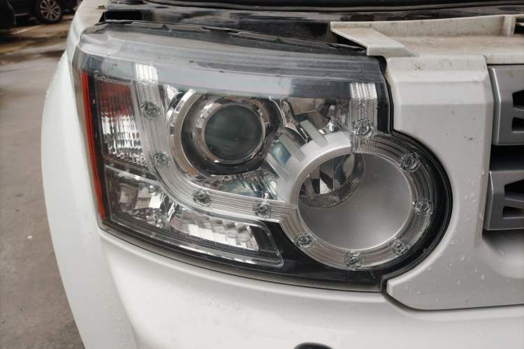 Used Land Rover Discovery 2013 3.0 SDV6 HSE Diesel Edition Right Front Headlight