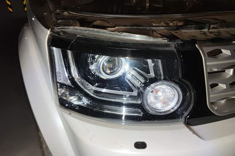 Used Land Rover Discovery 2013 5.0 V8 HSE Right Front Headlight