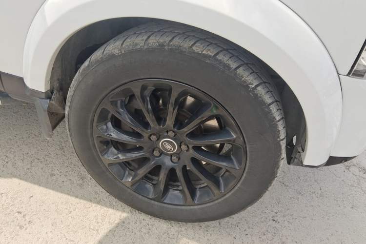 Used Land Rover Discovery 2013 3.0 SDV6 HSE Diesel Edition Right Front Wheel Hub