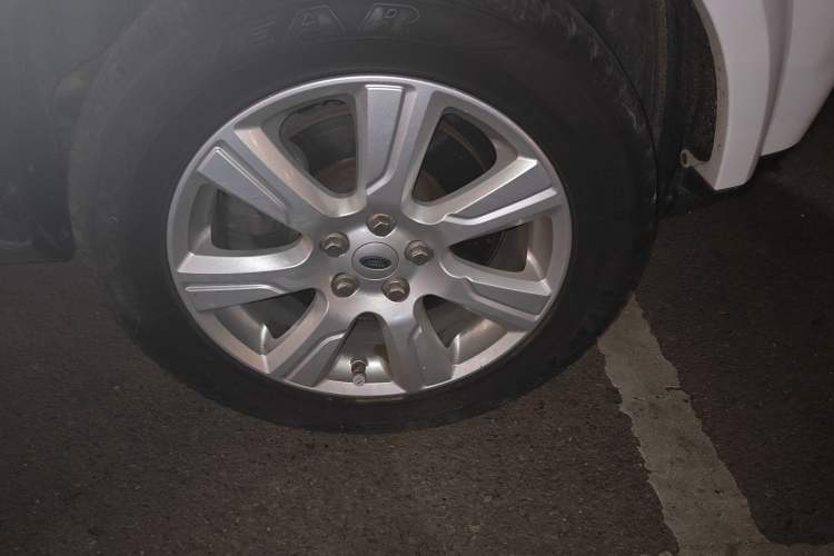 Used Land Rover Discovery 2013 5.0 V8 HSE Right Front Wheel Hub