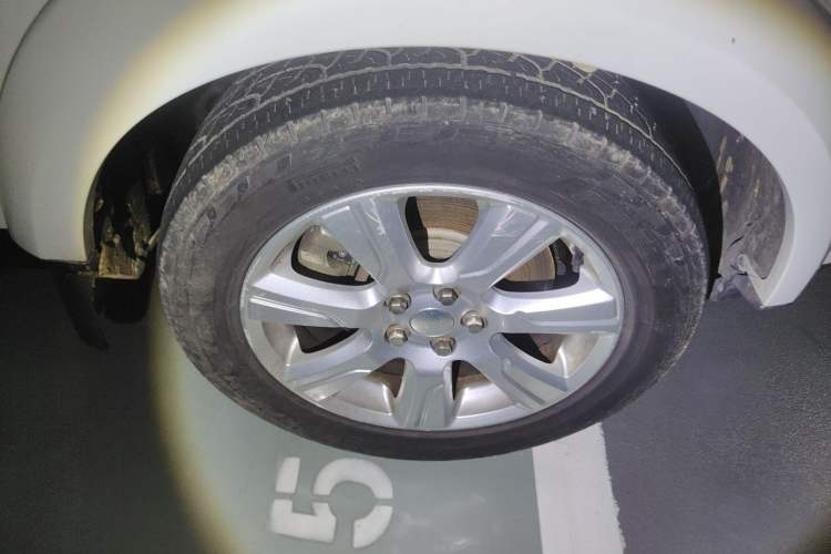 Used Land Rover Discovery  Right Front Wheel Hub