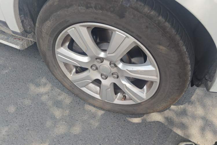 Used Land Rover Discovery 2013 3.0 SDV6 HSE Diesel Edition Right Front Wheel Hub