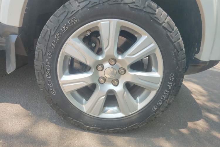 Used Land Rover Discovery  Right Front Wheel Hub