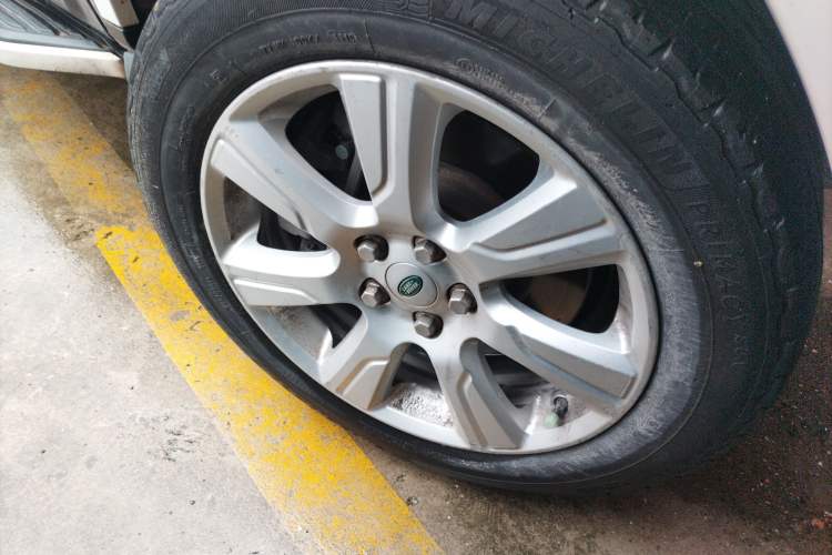 Used Land Rover Discovery 2013 3.0 SDV6 HSE Diesel Edition Right Front Wheel Hub