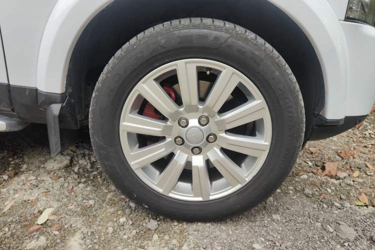 Used Land Rover Discovery 2013 3.0 SDV6 HSE Diesel Edition Right Front Wheel Hub