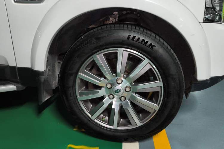 Used Land Rover Discovery 2013 3.0 SDV6 HSE Diesel Edition Right Front Wheel Hub