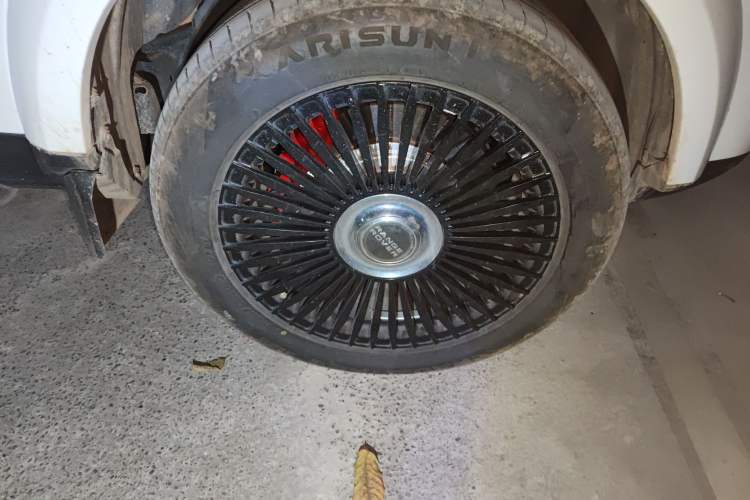 Used Land Rover Discovery 2013 5.0 V8 HSE Right Front Wheel Hub