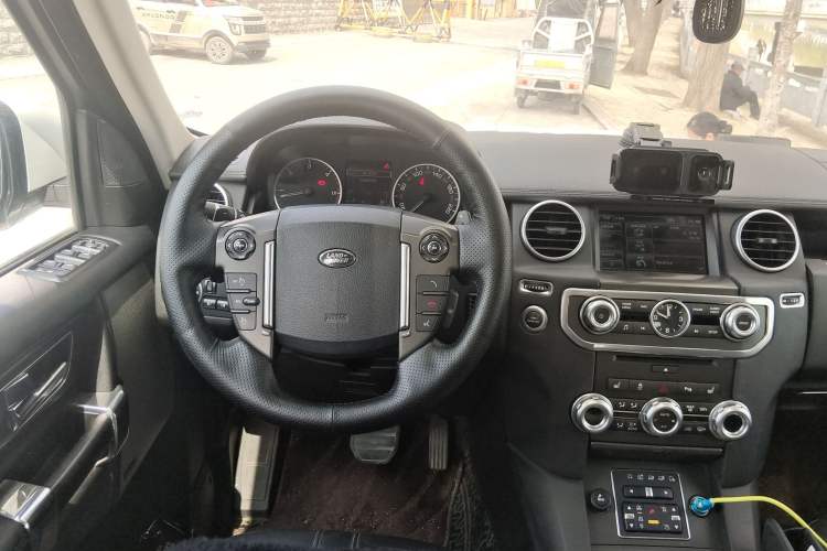 Used Land Rover Discovery 2013 3.0 SDV6 HSE Diesel Edition Steering Wheel