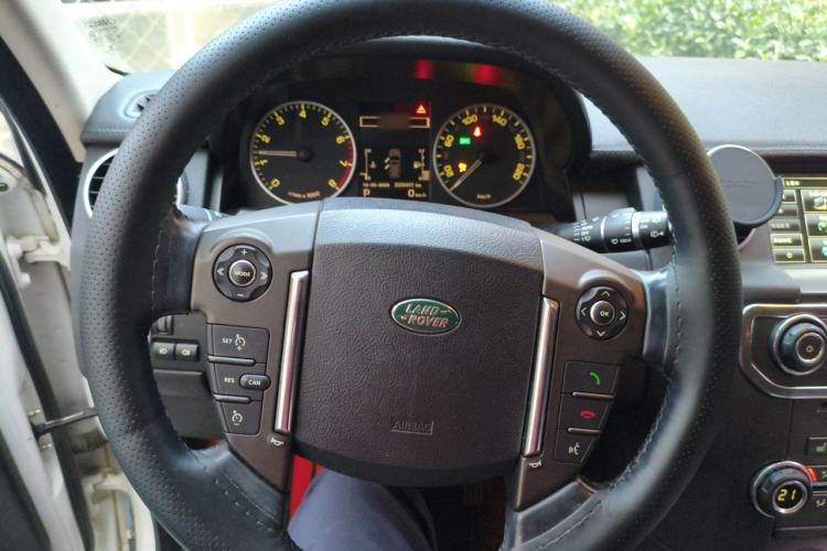 Used Land Rover Discovery 2013 5.0 V8 HSE Steering Wheel