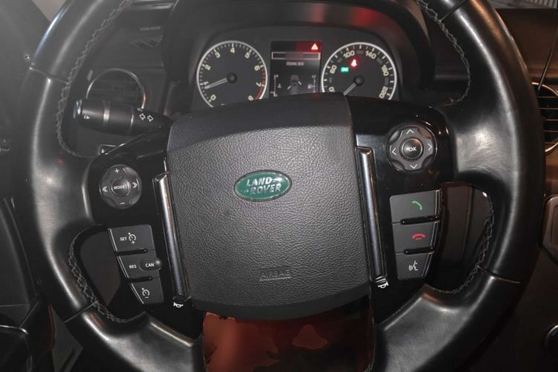 Used Land Rover Discovery 2013 5.0 V8 HSE Steering Wheel