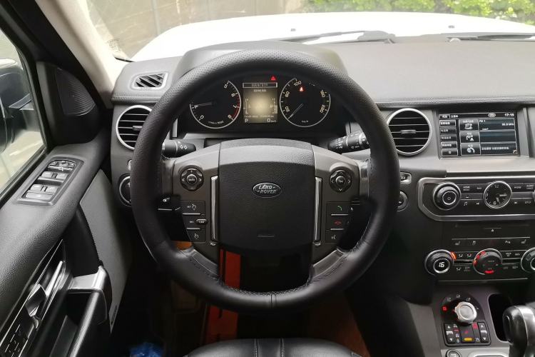 Used Land Rover Discovery 2013 5.0 V8 HSE Steering Wheel