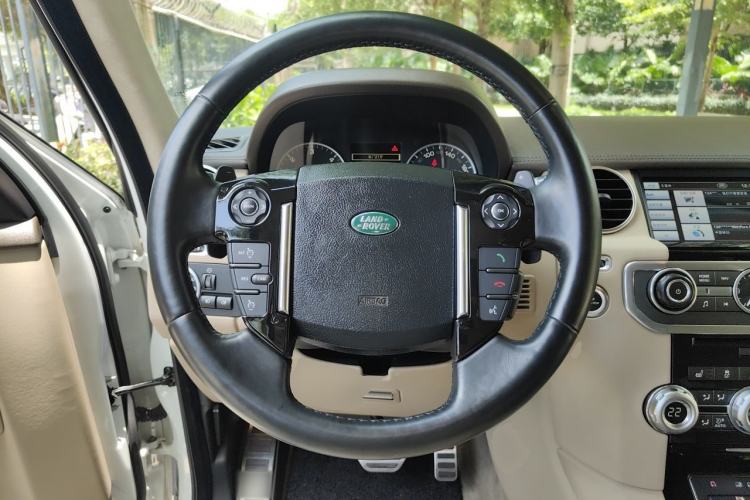 Used Land Rover Discovery 2013 3.0 SDV6 HSE Diesel Edition Steering Wheel