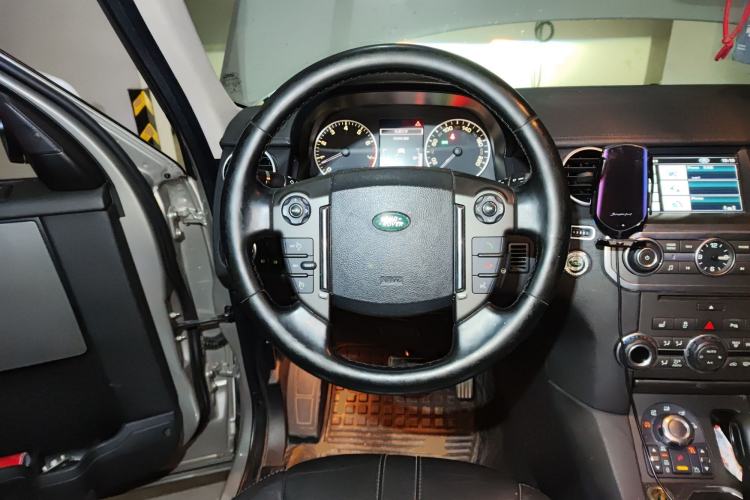 Used Land Rover Discovery 2013 5.0 V8 HSE Steering Wheel