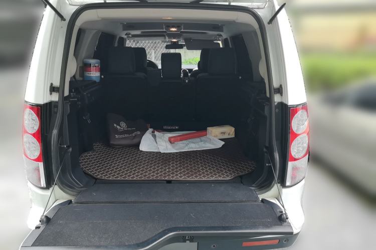 Used Land Rover Discovery 2013 5.0 V8 HSE Trunk