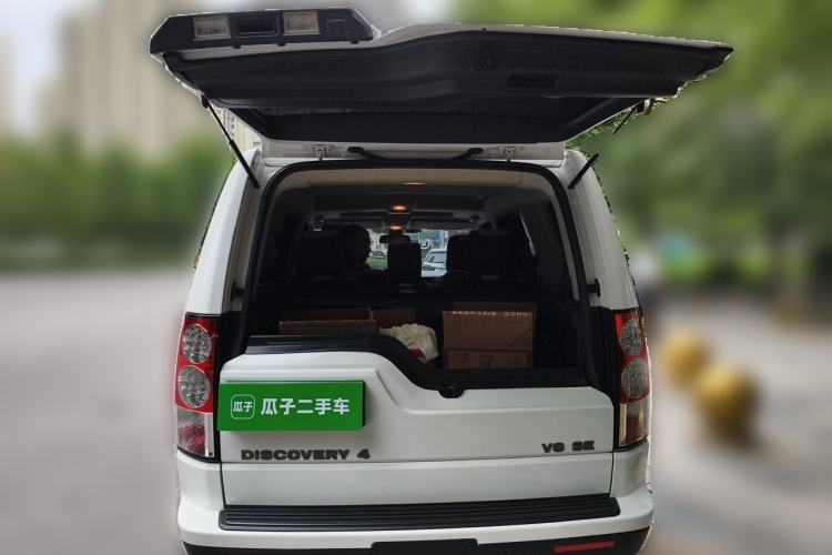 Used Land Rover Discovery 2013 5.0 V8 SE model Trunk