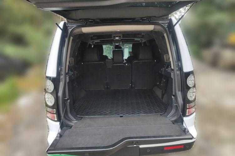 Used Land Rover Discovery 2013 3.0 SDV6 HSE Diesel Edition Trunk