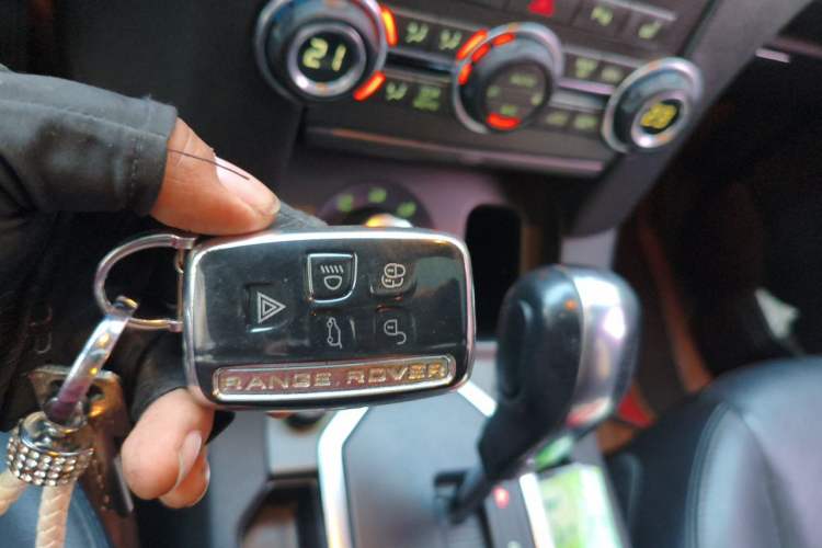 Used Land Rover Discovery 2013 5.0 V8 HSE Vehicle Key