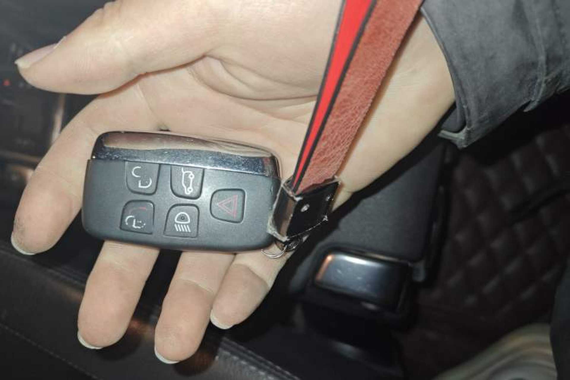 Used Land Rover Discovery 2013 5.0 V8 HSE Vehicle Key