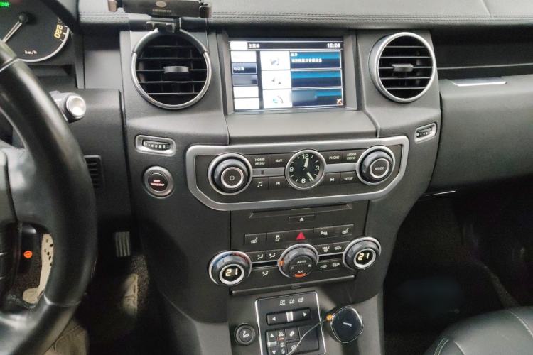 Used Land Rover Discovery 2014 3.0 SC V6 SE Audio And AC Panel