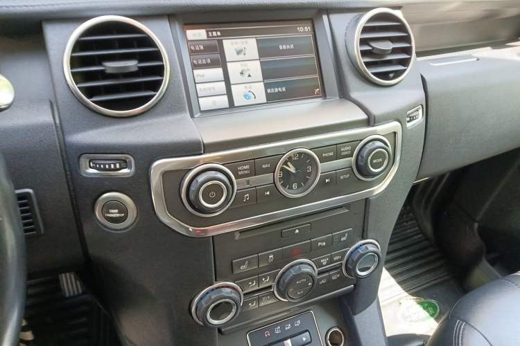 Used Land Rover Discovery 2014 3.0 SDV6 HSE Diesel Edition Audio And AC Panel