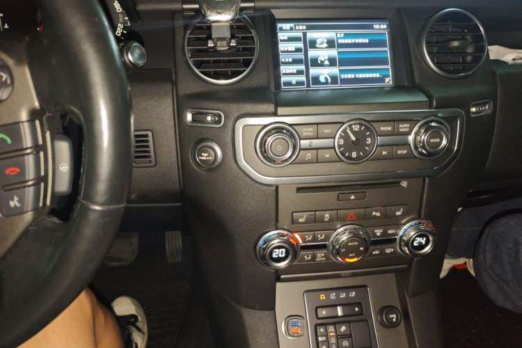 Used Land Rover Discovery 2014 3.0 SDV6 HSE Diesel Edition Audio And AC Panel