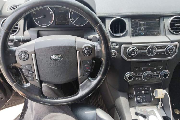 Used Land Rover Discovery 2014 3.0 SC V6 HSE Audio And AC Panel