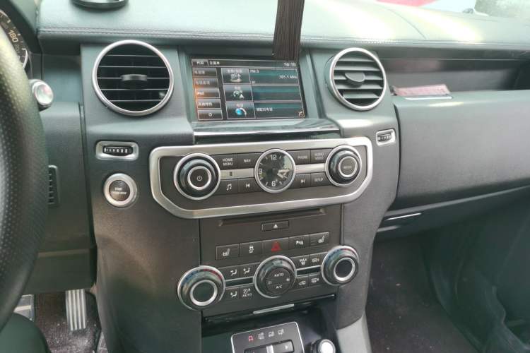 Used Land Rover Discovery 2014 3.0 SDV6 HSE Diesel Edition Audio And AC Panel