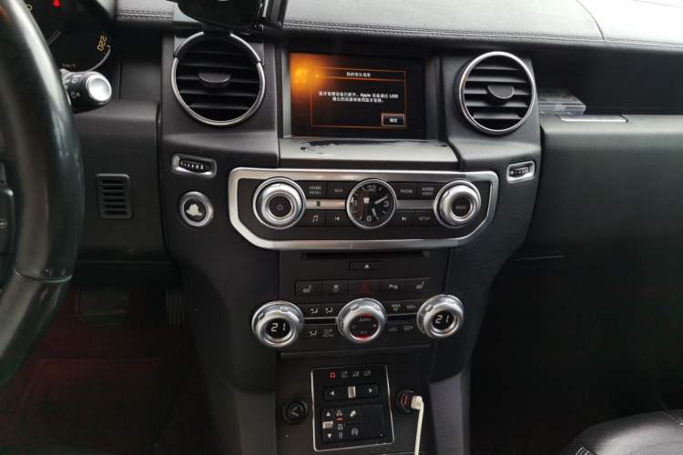 Used Land Rover Discovery 2014 3.0 SDV6 HSE Diesel Edition Audio And AC Panel