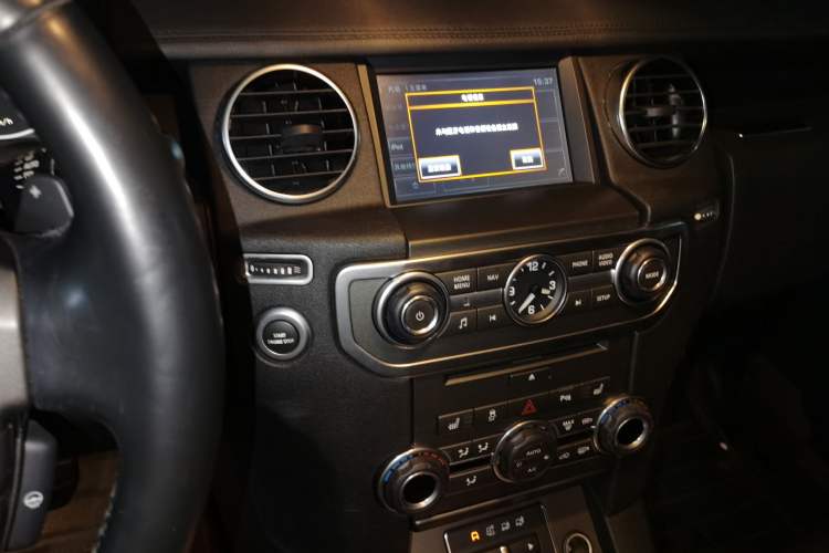 Used Land Rover Discovery 2014 3.0 SC V6 SE Audio And AC Panel
