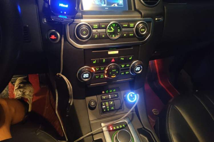 Used Land Rover Discovery 2014 3.0 SDV6 HSE Diesel Edition Audio And AC Panel