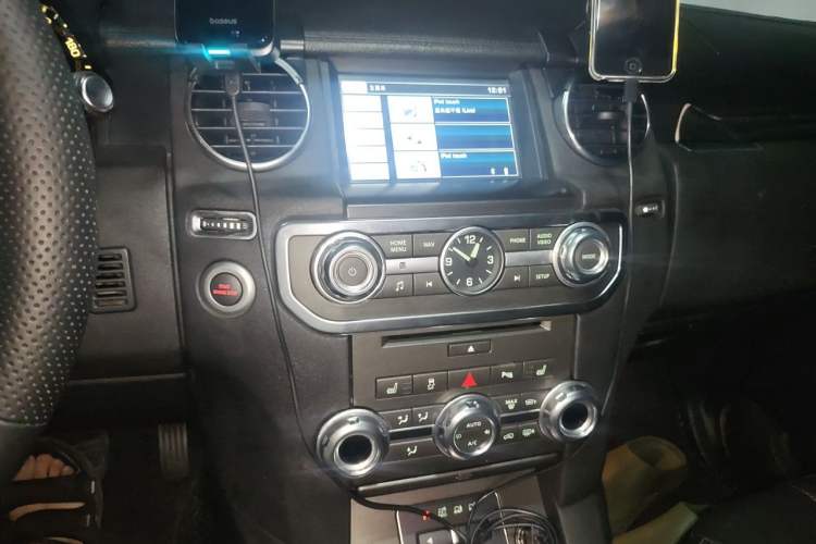 Used Land Rover Discovery 2014 3.0 SC V6 HSE Luxury Audio And AC Panel
