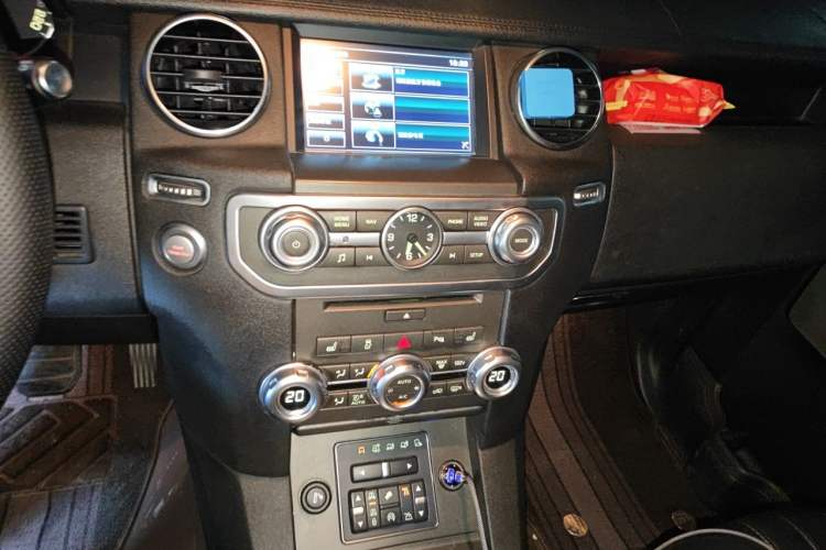 Used Land Rover Discovery 2014 3.0 SDV6 HSE Diesel Edition Audio And AC Panel