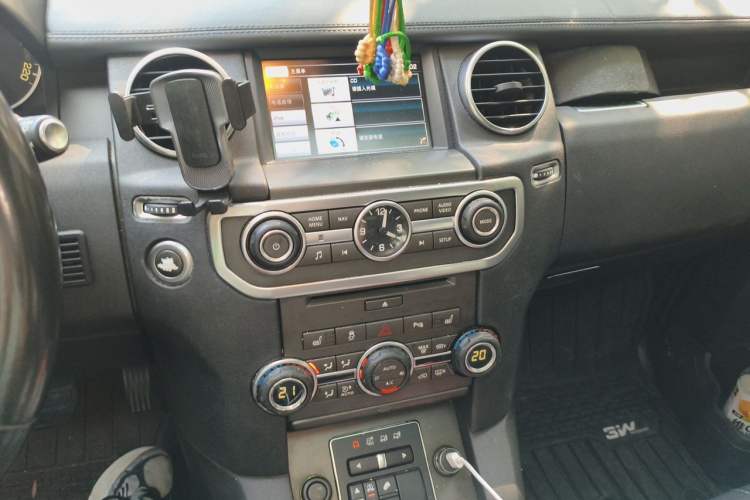 Used Land Rover Discovery 2014 3.0 SDV6 HSE Diesel Edition Audio And AC Panel