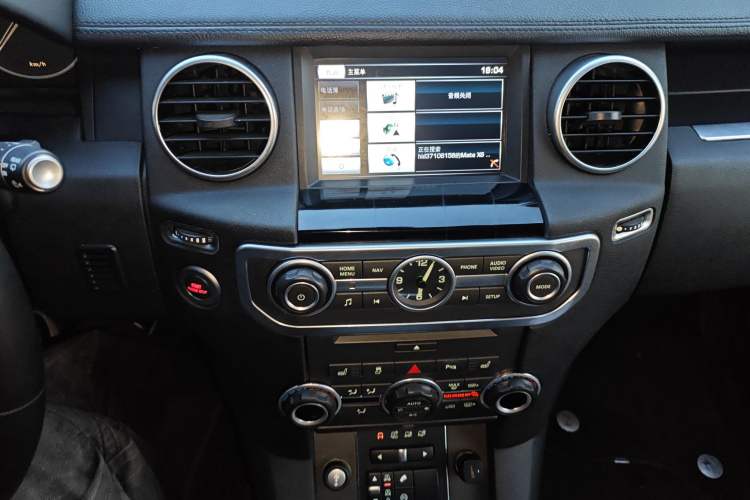 Used Land Rover Discovery 2014 3.0 SC V6 SE Audio And AC Panel