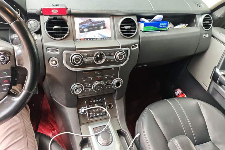 Used Land Rover Discovery 2014 3.0 SC V6 HSE Audio And AC Panel
