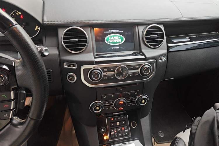 Used Land Rover Discovery 2014 3.0 SC V6 XXV Edition Audio And AC Panel