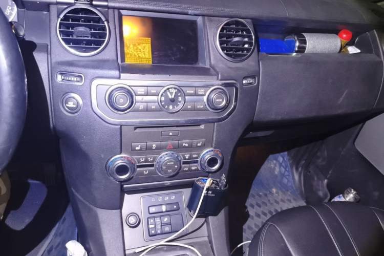 Used Land Rover Discovery 2014 3.0 SC V6 SE Audio And AC Panel