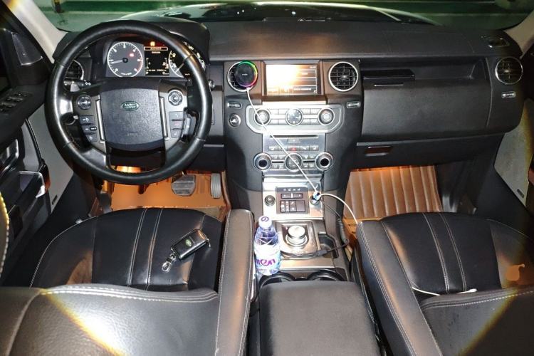 Used Land Rover Discovery 2014 3.0 SDV6 HSE Diesel Edition Center Console
