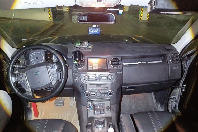 Used Land Rover Discovery 2014 3.0 SC V6 SE Center Console