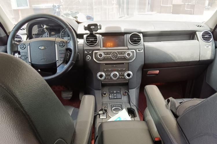 Used Land Rover Discovery 2014 3.0 SDV6 HSE Diesel Edition Center Console
