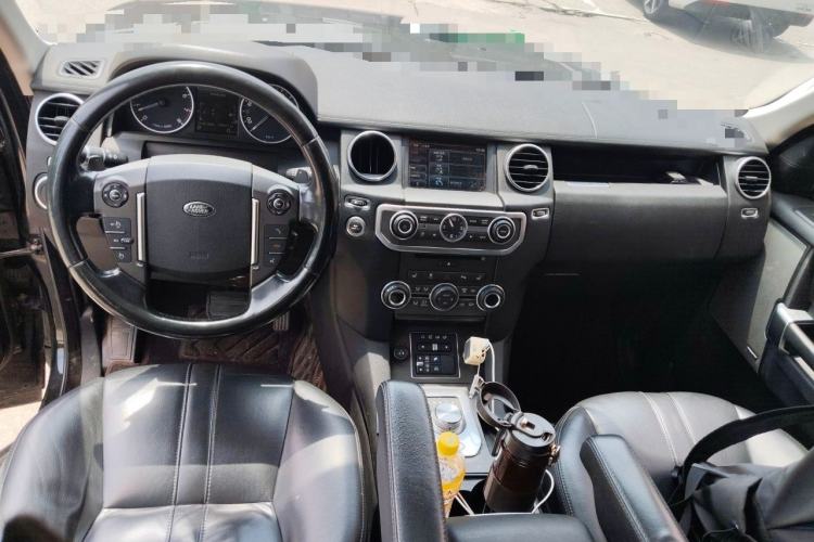 Used Land Rover Discovery 2014 3.0 SC V6 HSE Center Console
