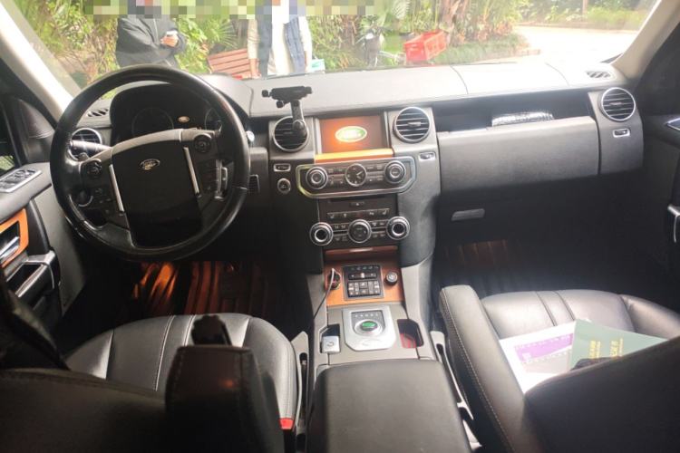 Used Land Rover Discovery 2014 3.0 SDV6 HSE Diesel Edition Center Console