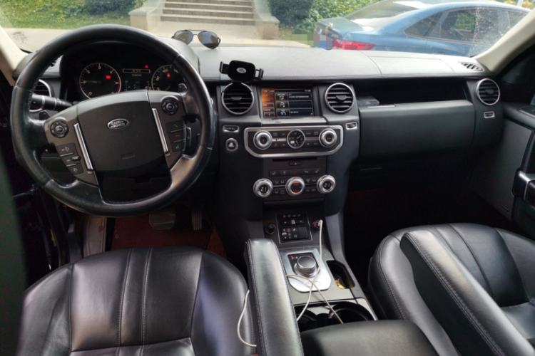 Used Land Rover Discovery 2014 3.0 SDV6 HSE Diesel Edition Center Console