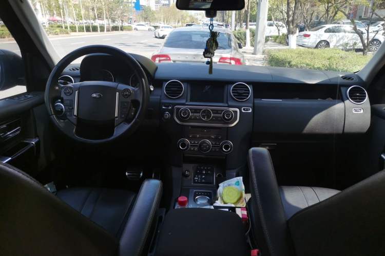 Used Land Rover Discovery 2014 3.0 SC V6 HSE Luxury Center Console