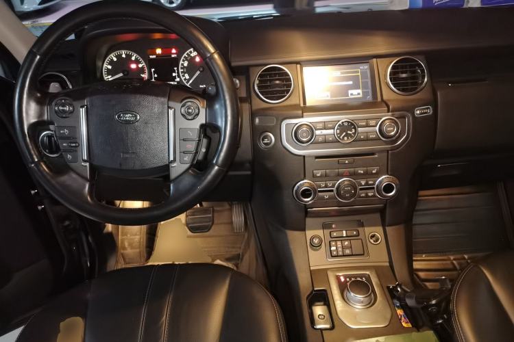 Used Land Rover Discovery 2014 3.0 SC V6 SE Center Console